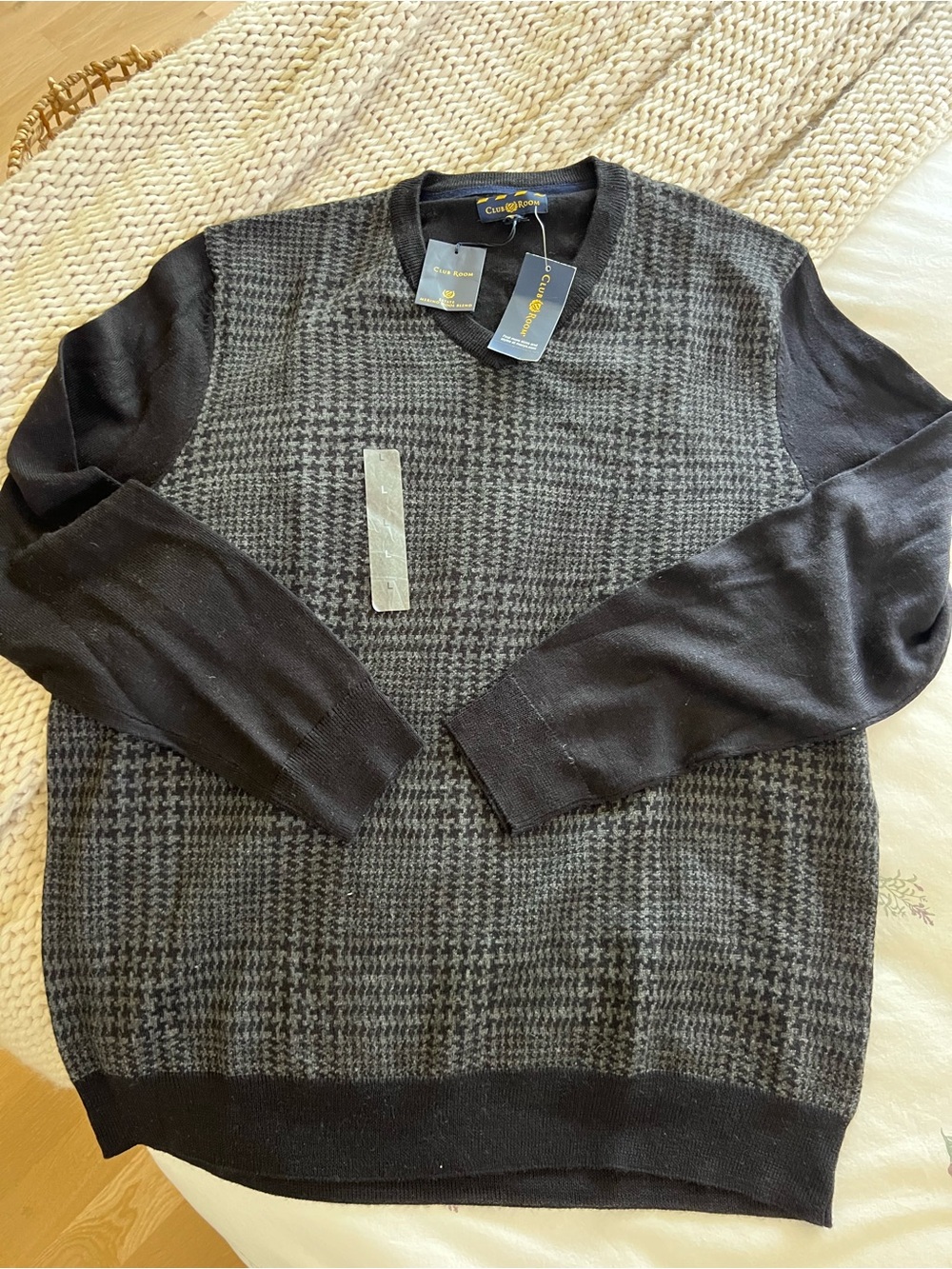 Club Room Black and Gray Houndstooth V-Neck Sweater